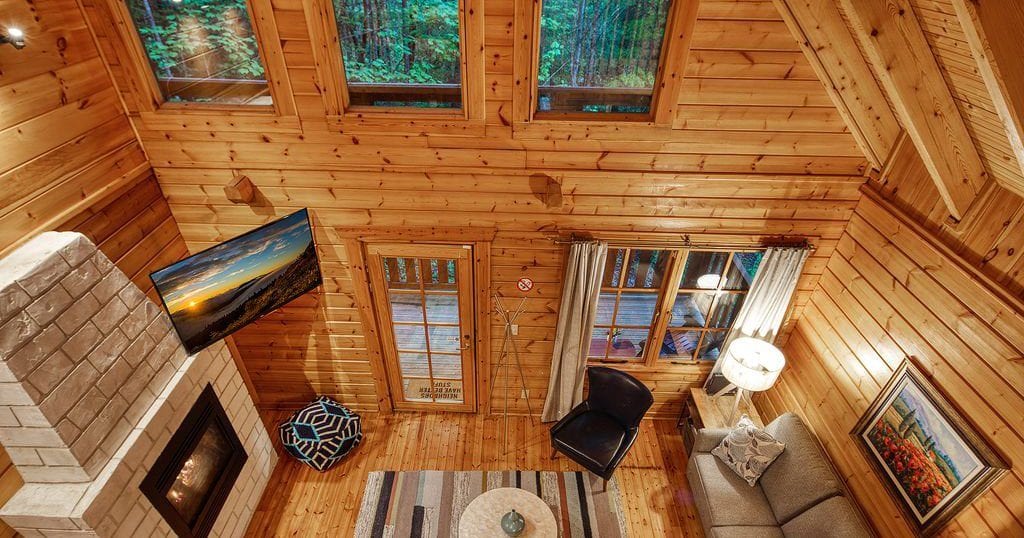 Unplug in this "plugged-in" smart cabin in the Smokies (photo courtesy of HomeAway)