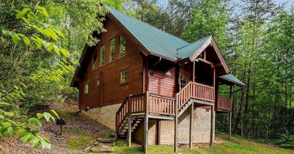 This 'smart cabin' averages only $135/night on HomeAway and sleeps up to five adults (photo by HomeAway)