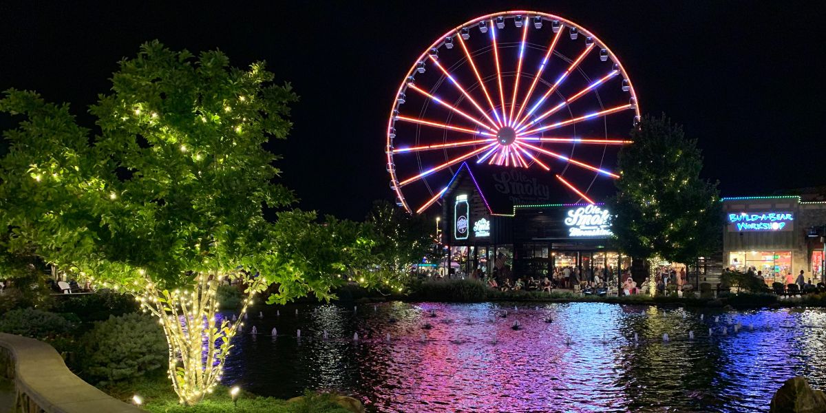 11 Best Free Things To Do in Gatlinburg, Pigeon Forge at Christmas